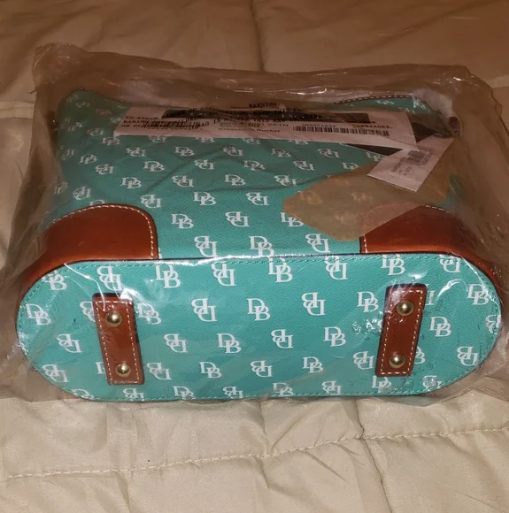 NWT Dooney and Bourke "Gretta" Crossbody Bucket Bag Color Sea Foam - Picture 4 of 12